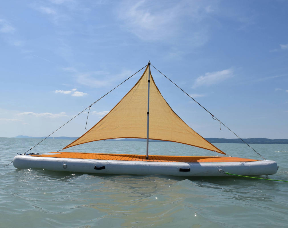 yourFLOAT platform napvitorlával a Balatonon